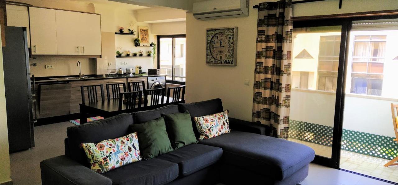 Large Apartment Near The Beach And Lisbon Costa da Caparica Exterior photo