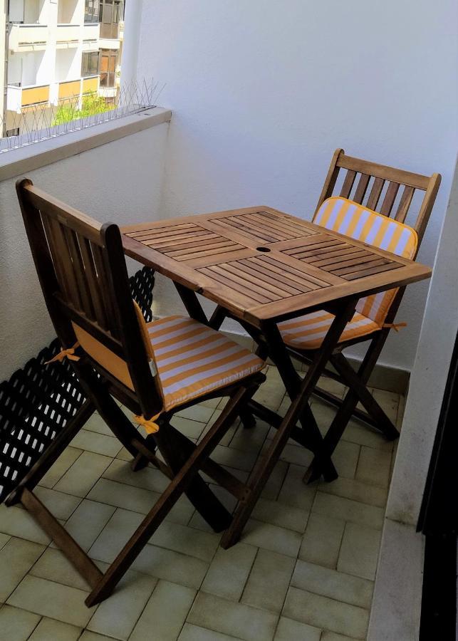 Large Apartment Near The Beach And Lisbon Costa da Caparica Exterior photo
