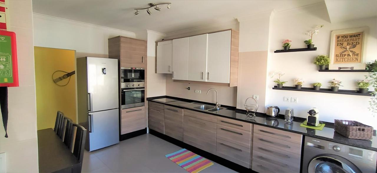 Large Apartment Near The Beach And Lisbon Costa da Caparica Exterior photo